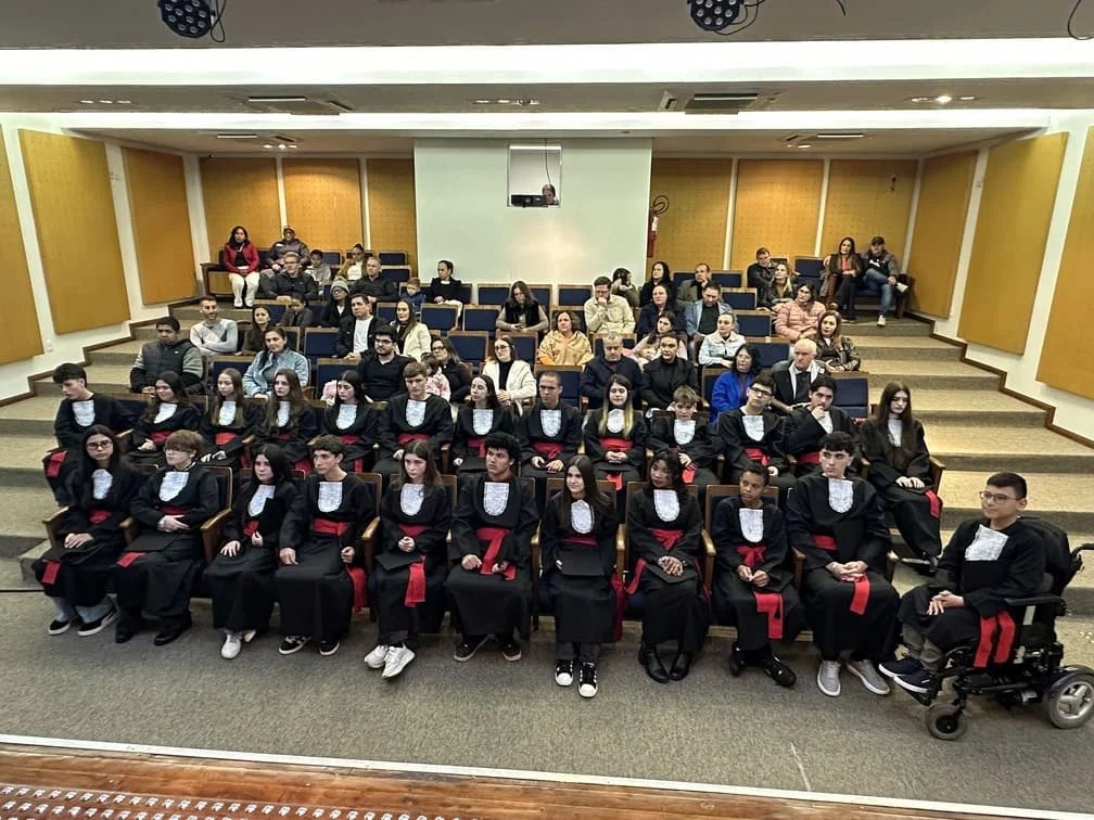 Jovens estudantes do público-alvo